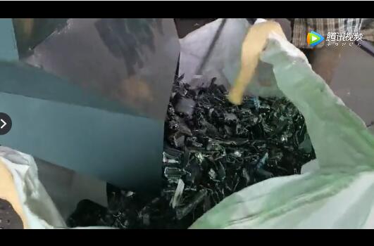 铝合金粉碎机设备现场作业视频展示